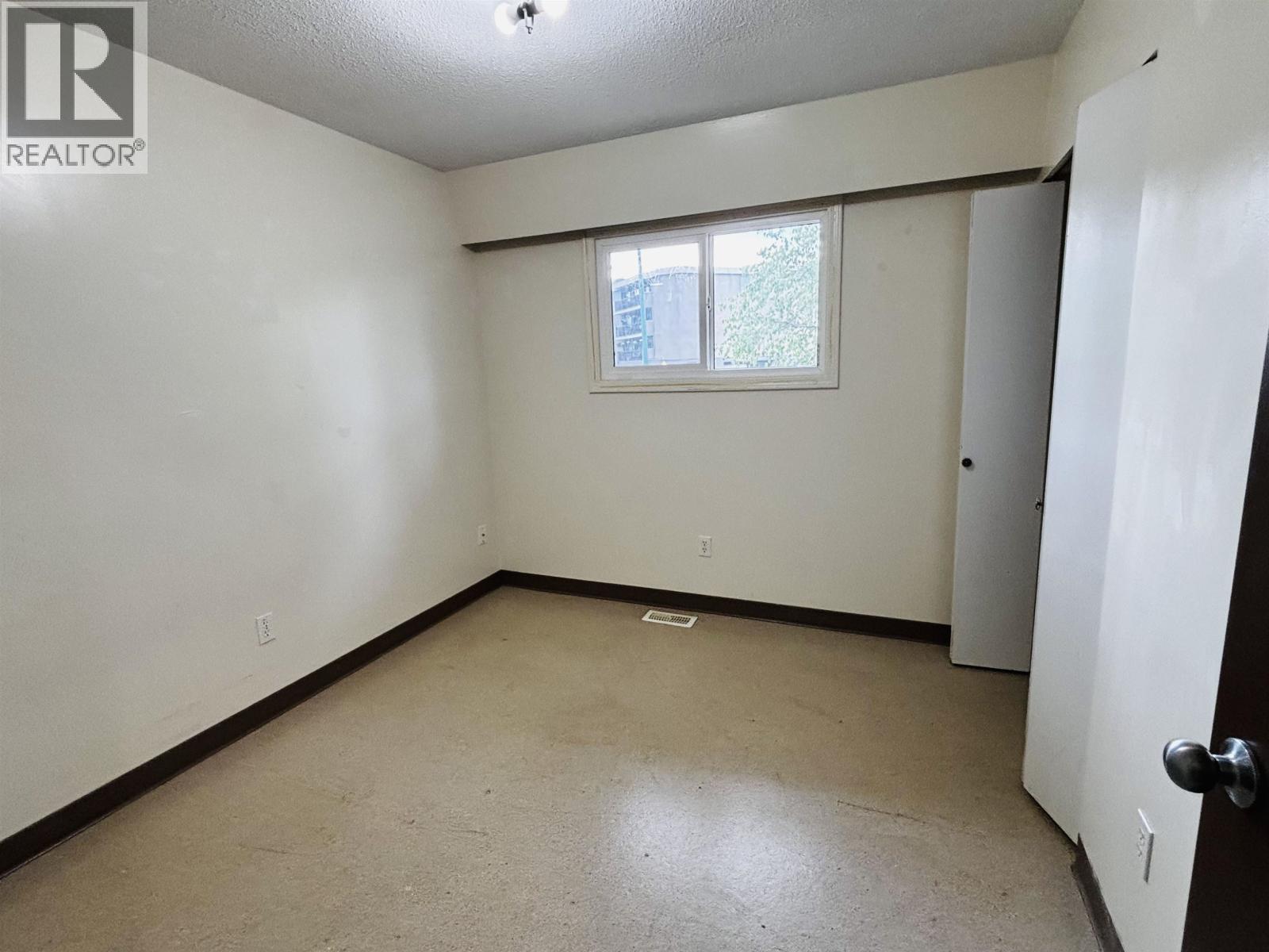 Photo 10 of 18 — 1428 JARVIS STREET · Prince George, BC