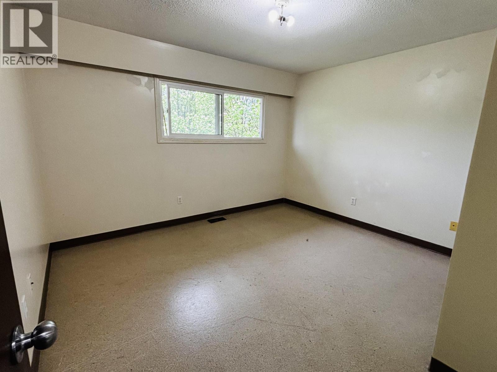 Photo 8 of 18 — 1428 JARVIS STREET · Prince George, BC