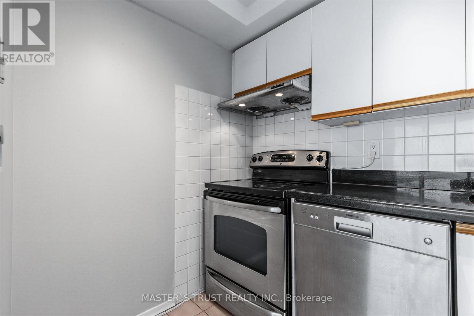 #1702 55 CENTRE AVENUE - 16