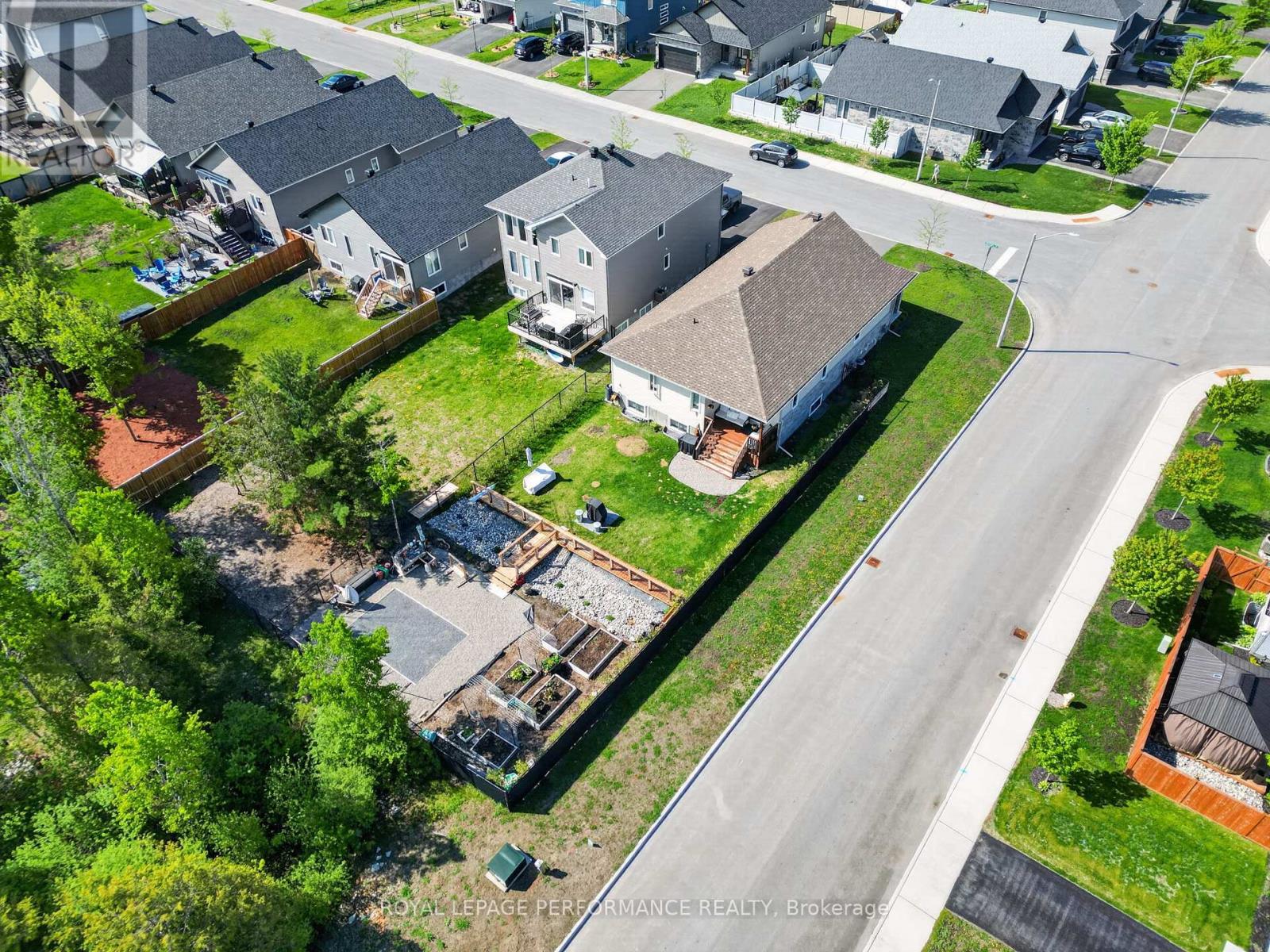 669 BRACEWELL STREET - 2