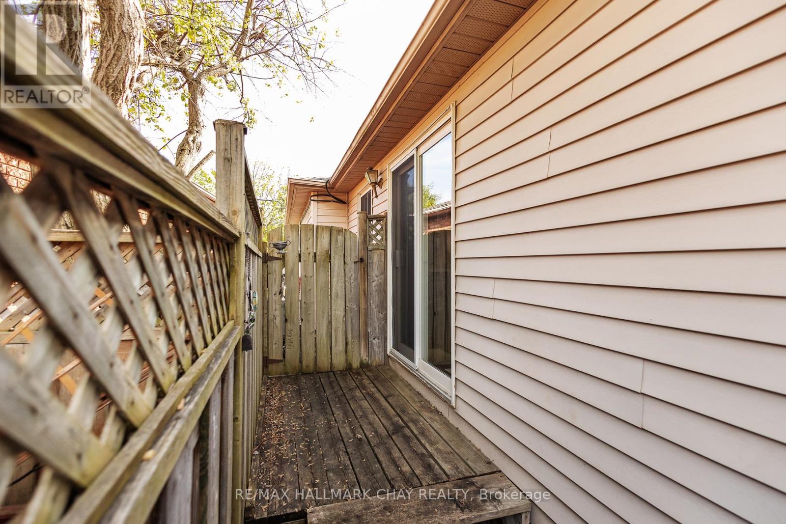 90 LAIDLAW DRIVE - 28
