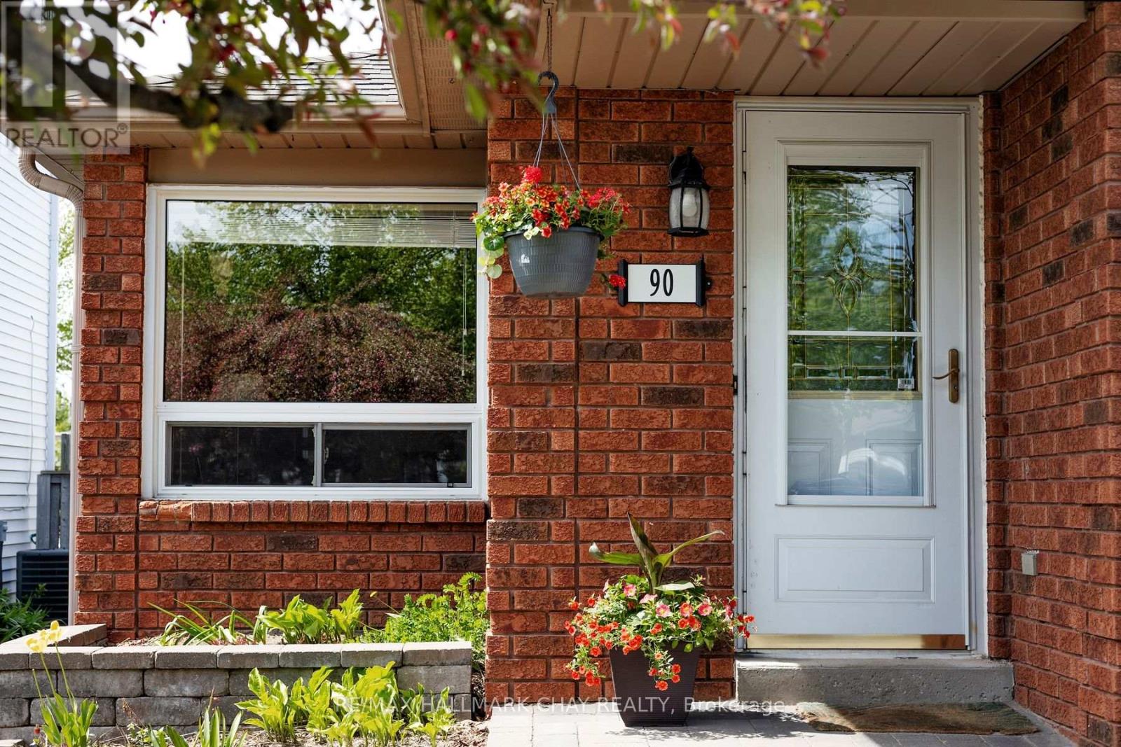 90 LAIDLAW DRIVE - Image 3