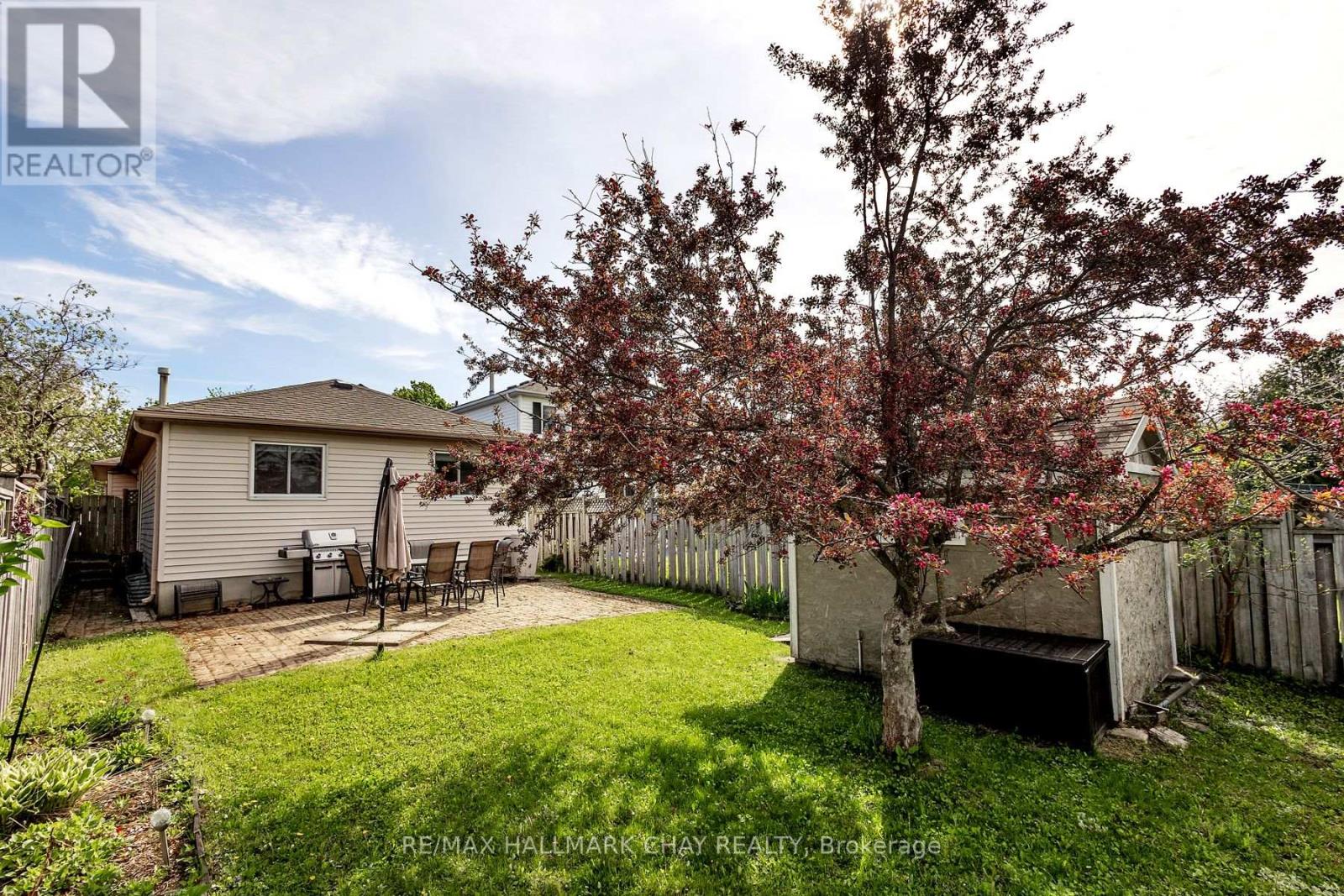 90 LAIDLAW DRIVE - 32