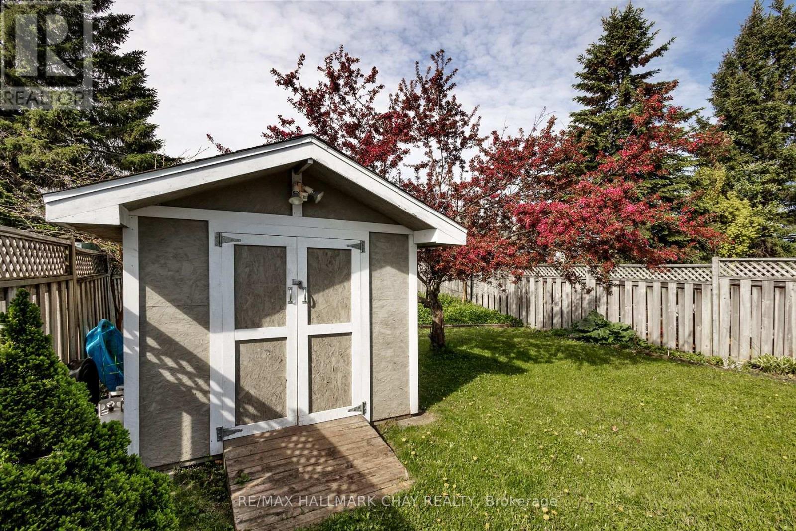 90 LAIDLAW DRIVE - 33