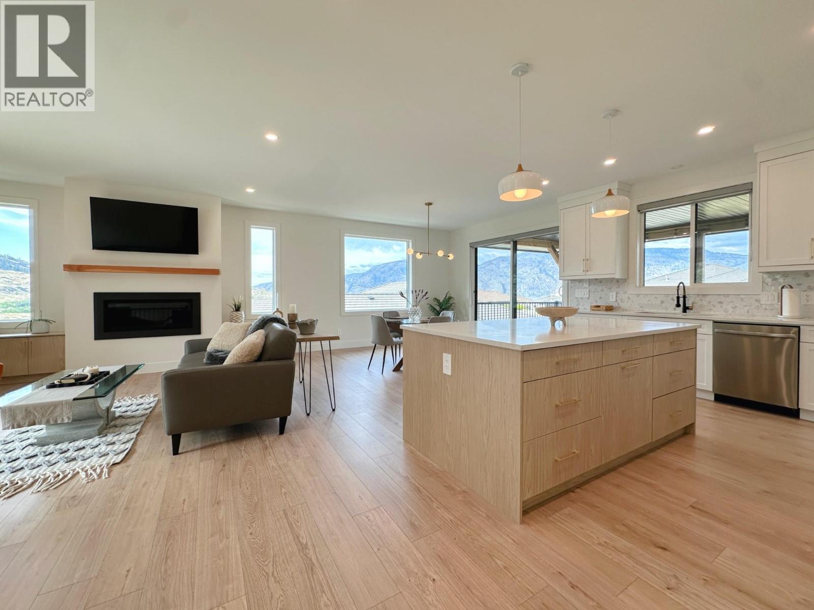3627 FAIRWINDS Drive, Osoyoos