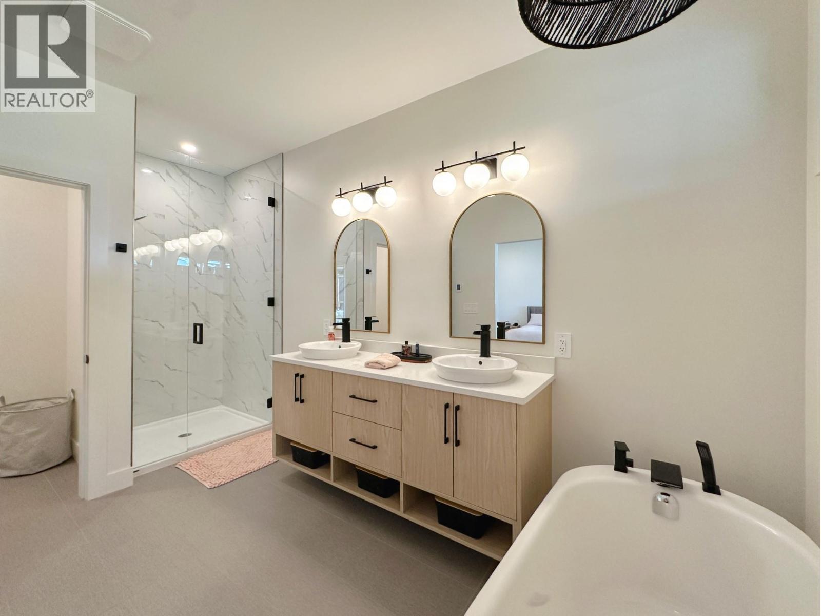 3627 FAIRWINDS Drive, Osoyoos