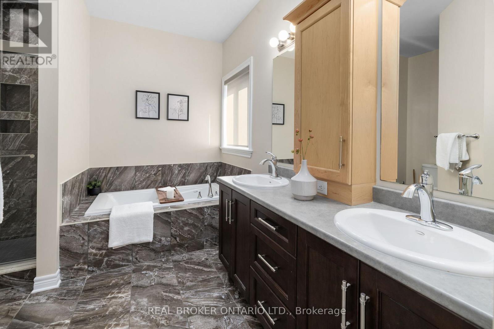 18 BRYCE COURT - 28