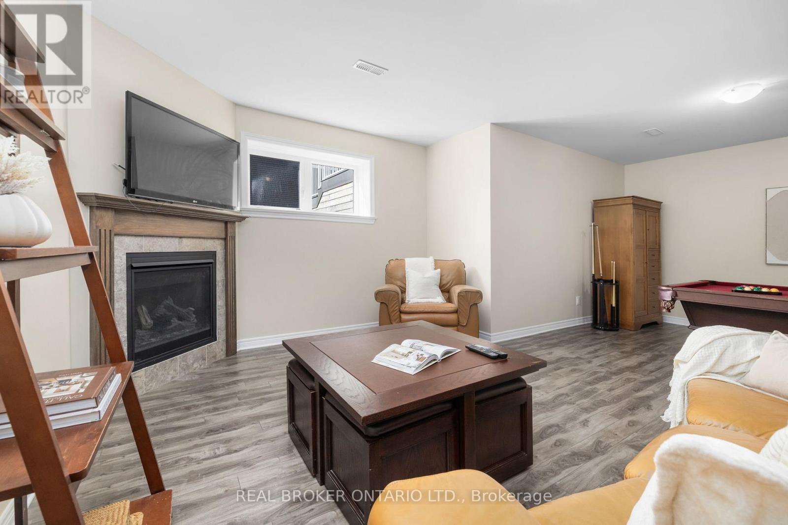 18 BRYCE COURT - 36