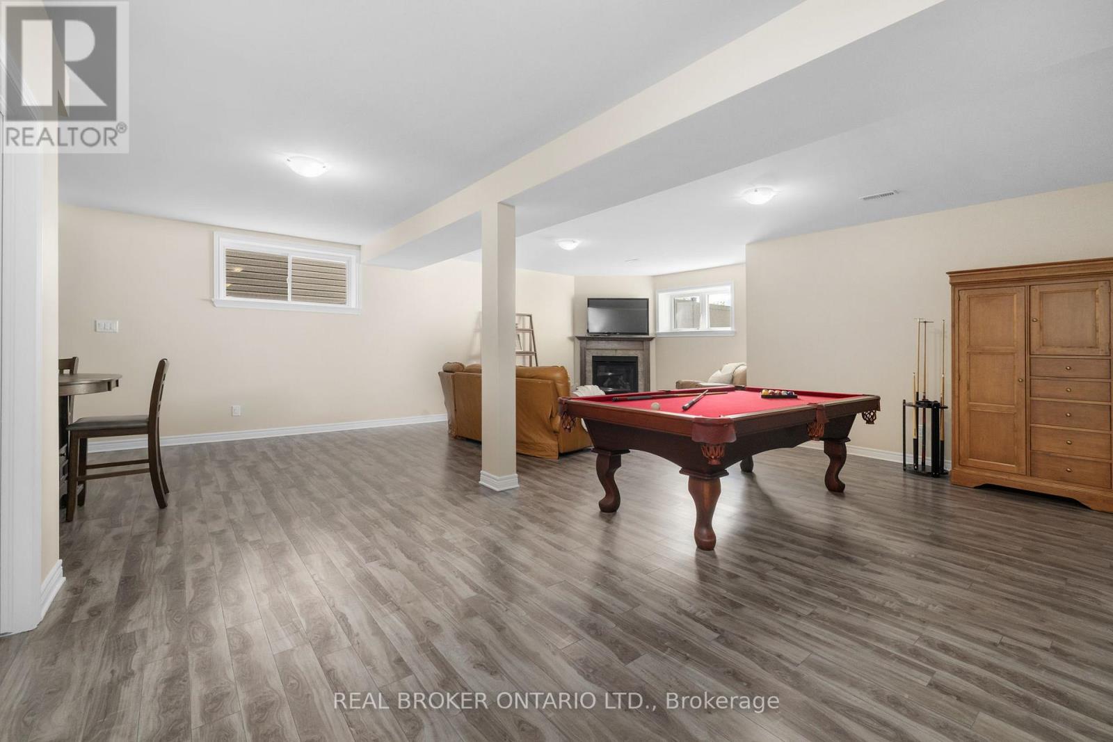 18 BRYCE COURT - 37