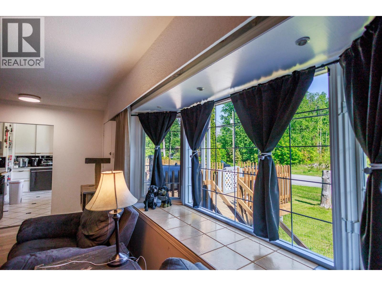 4523 GRAHAM AVENUE - 10