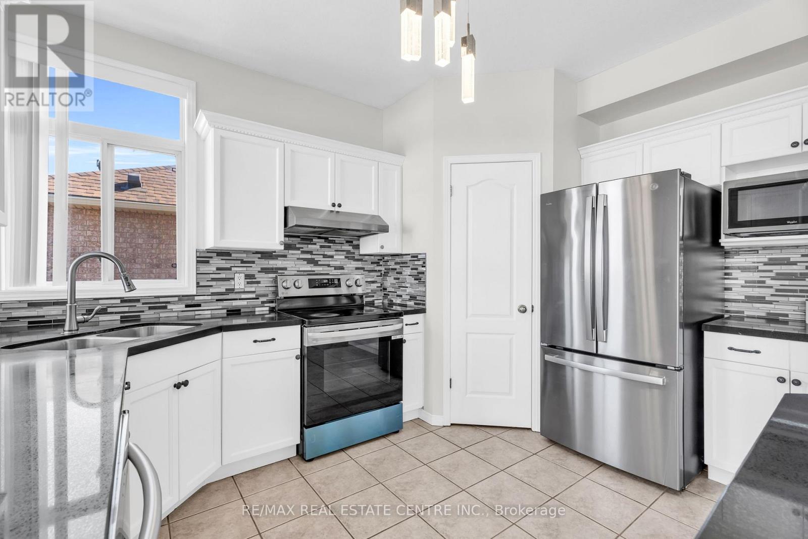 27 CAMERON COURT - 12