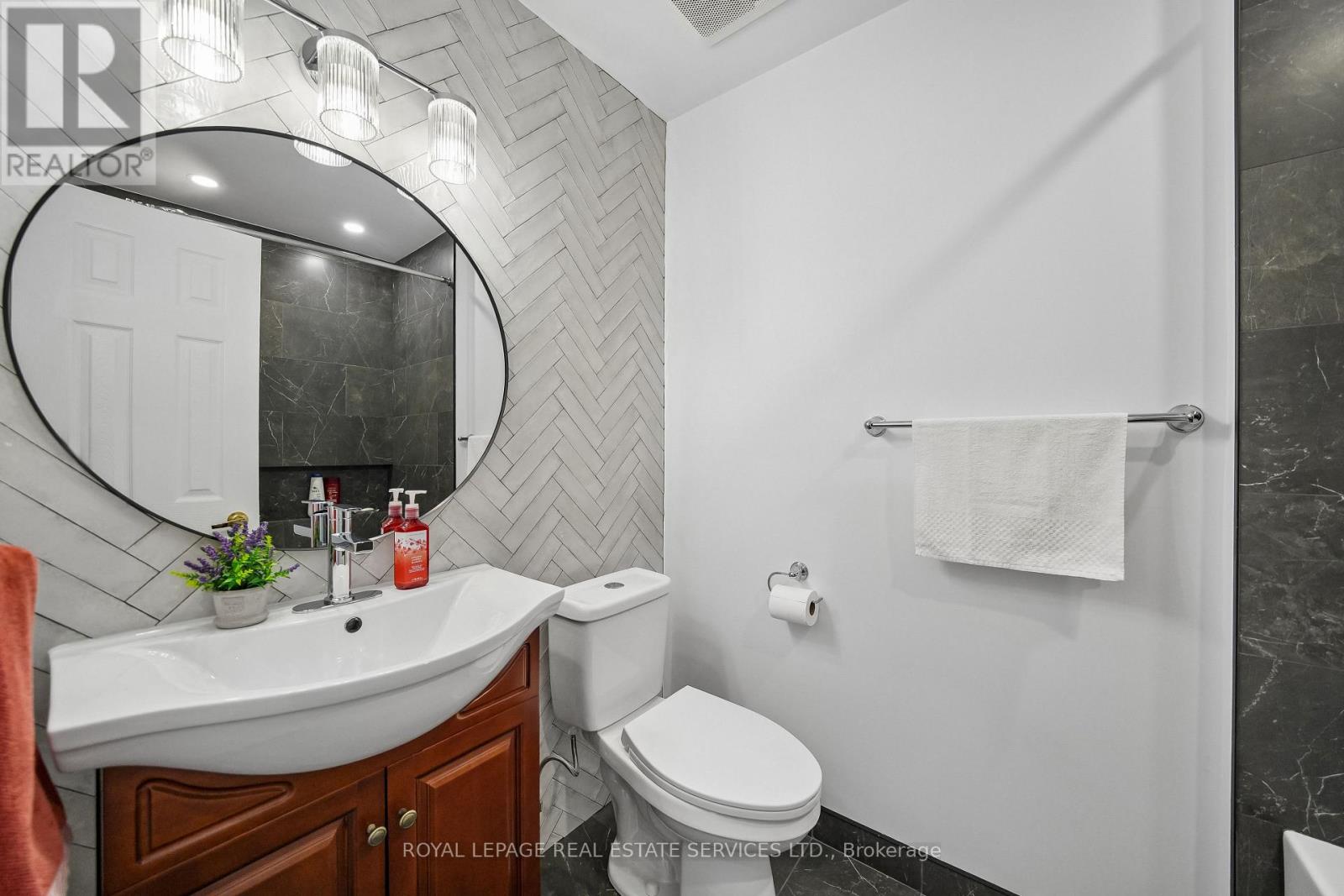 2362 GARETH ROAD - 23