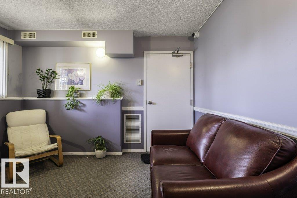 #303 10528 77 AV NW - 8