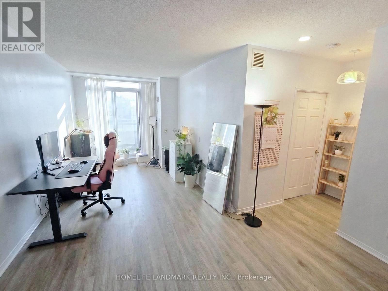 Listing photo of 106 - 7398 YONGE STREET
