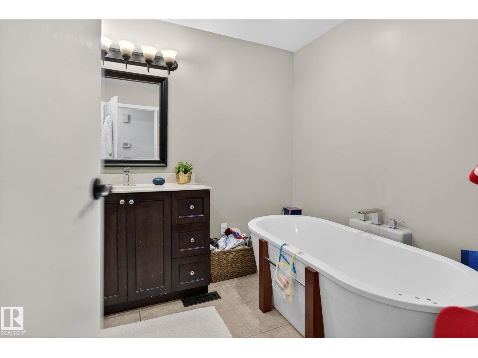 9821 153 ST NW - 21
