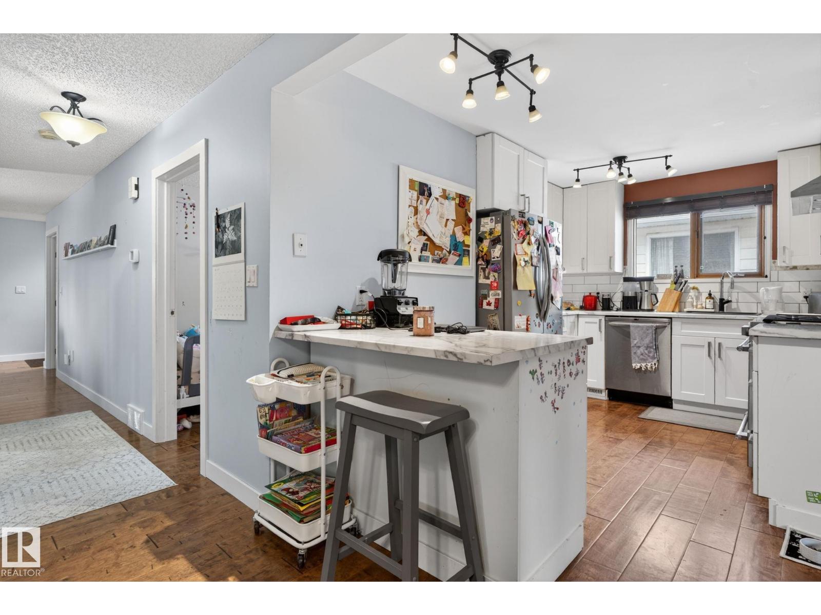 9821 153 ST NW - 26