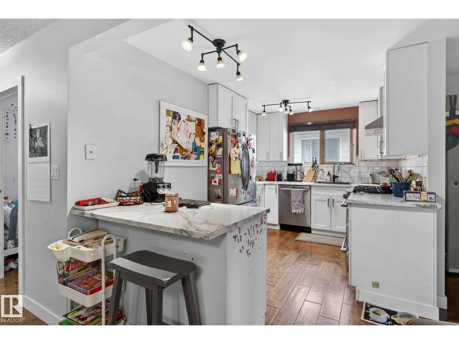 9821 153 ST NW - 27