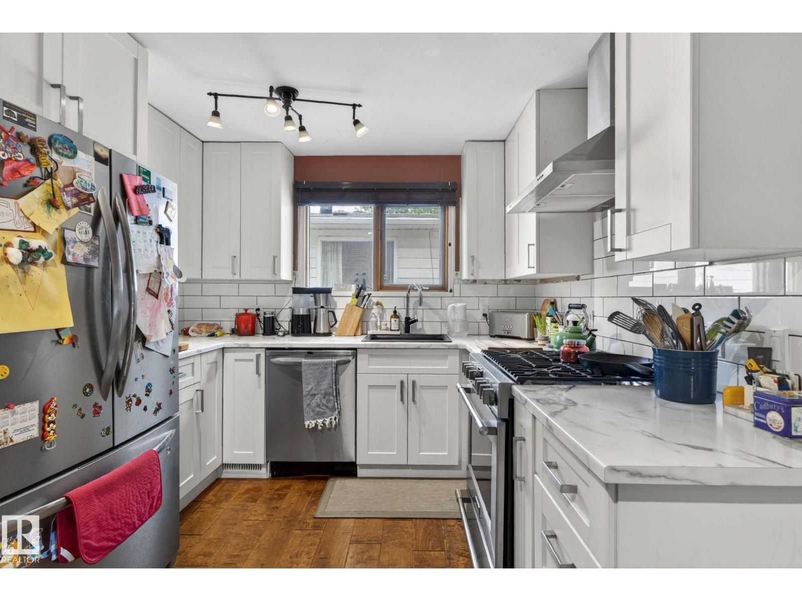 9821 153 ST NW - 28