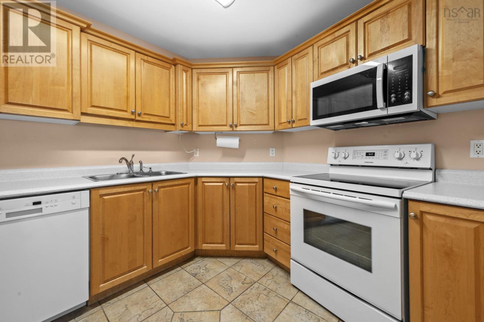 Property 2 of 47 of 413 52 Whitehall Crescent