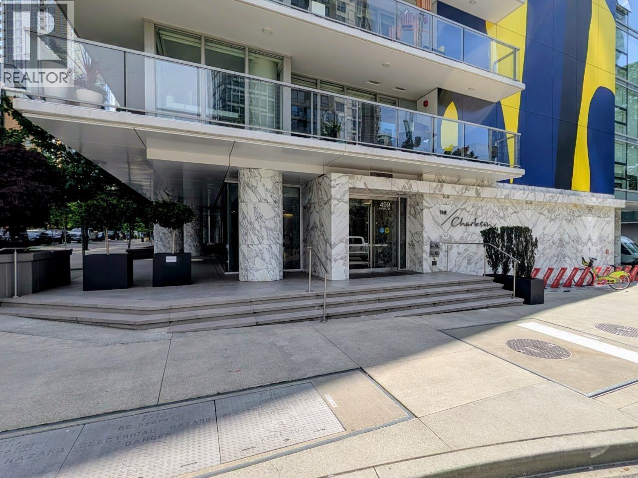 3302 499 PACIFIC STREET