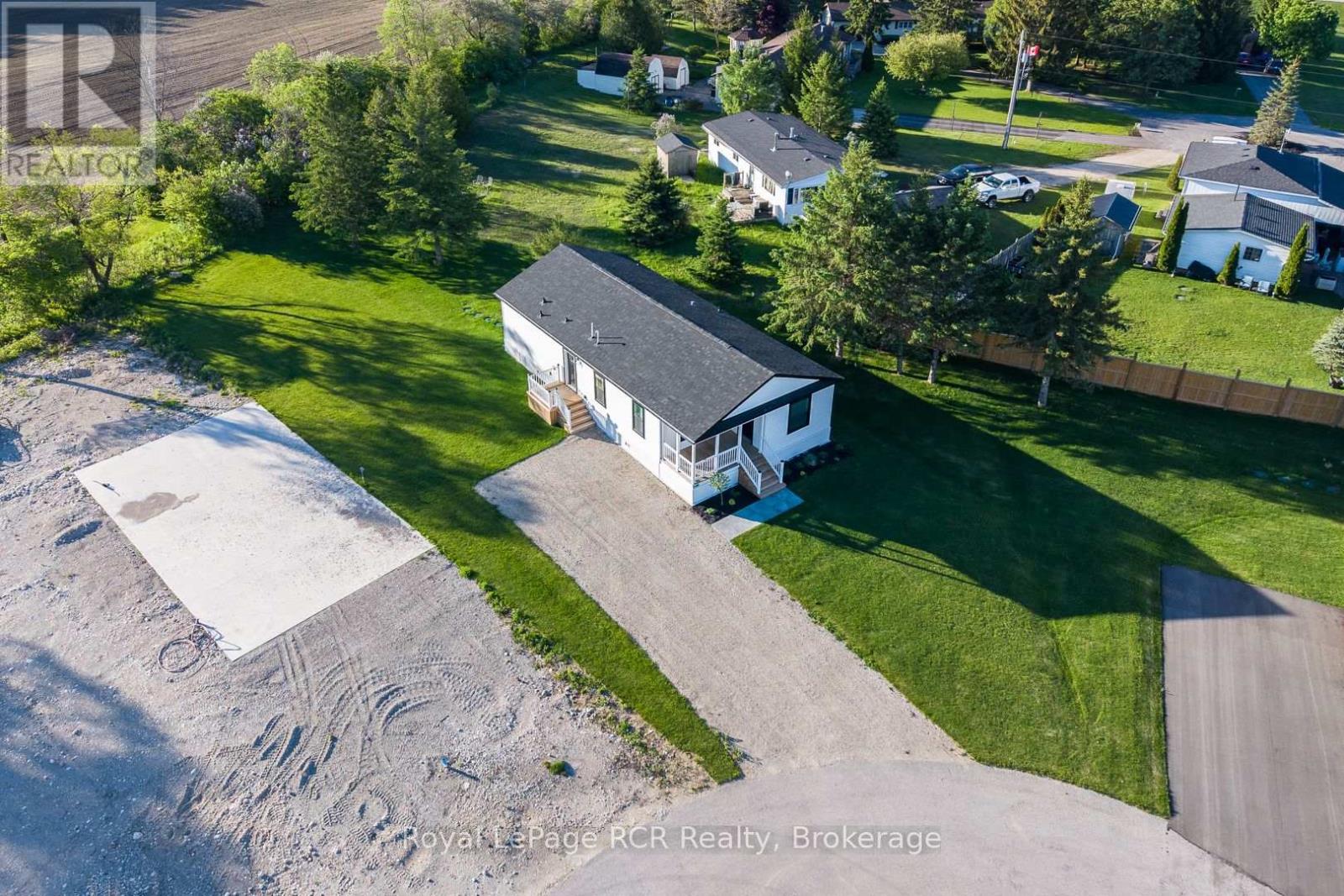 212 SPRUCE DRIVE - Image 3