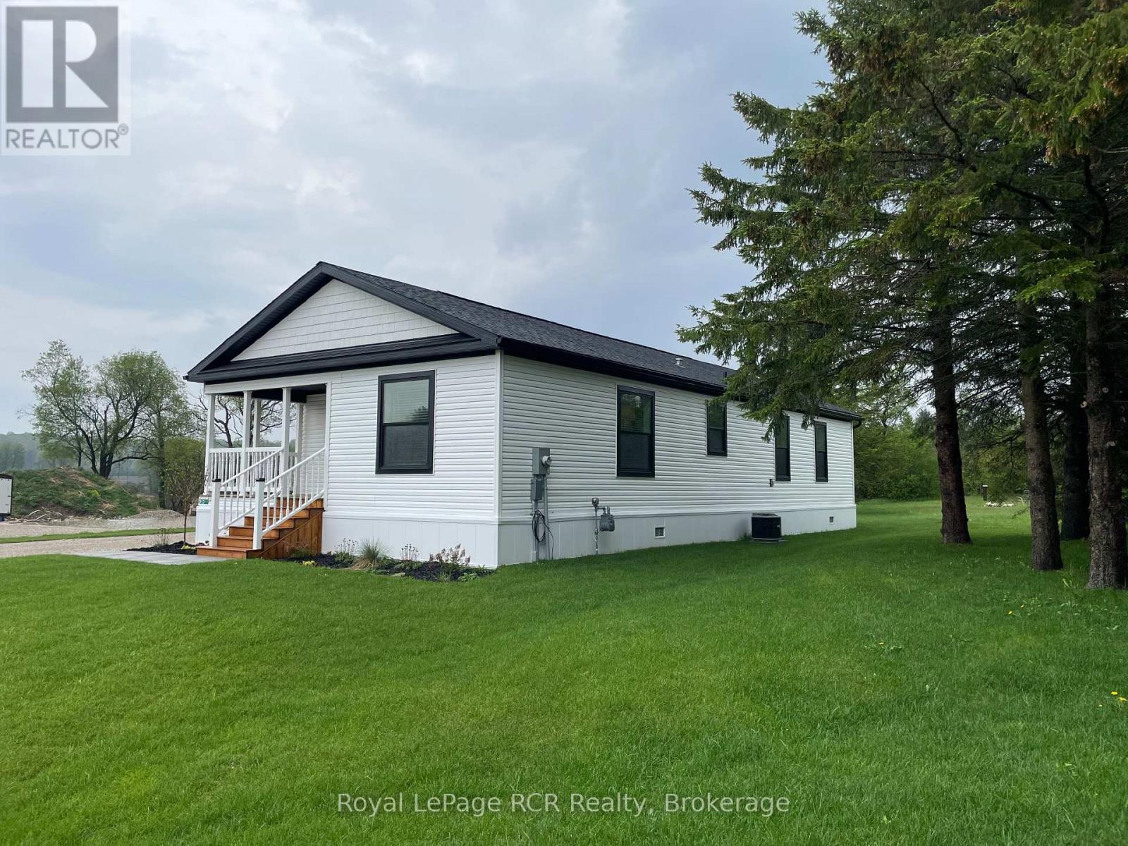 212 SPRUCE DRIVE - 5
