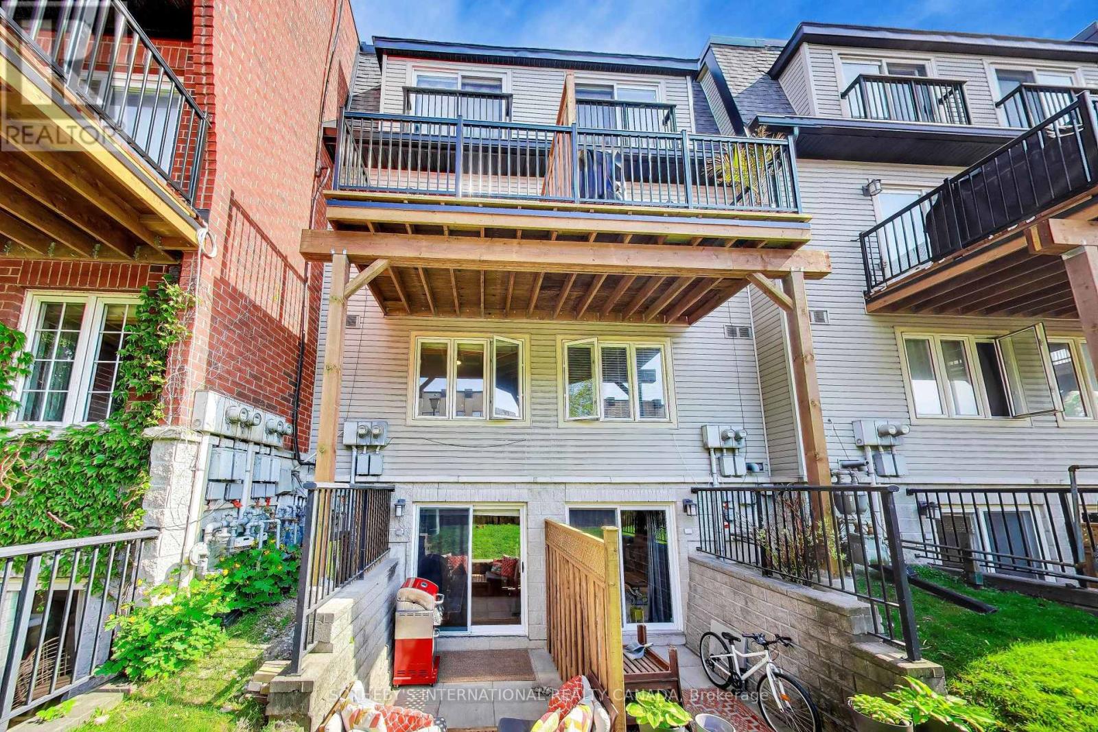 #103 262 ST HELENS AVENUE - 22