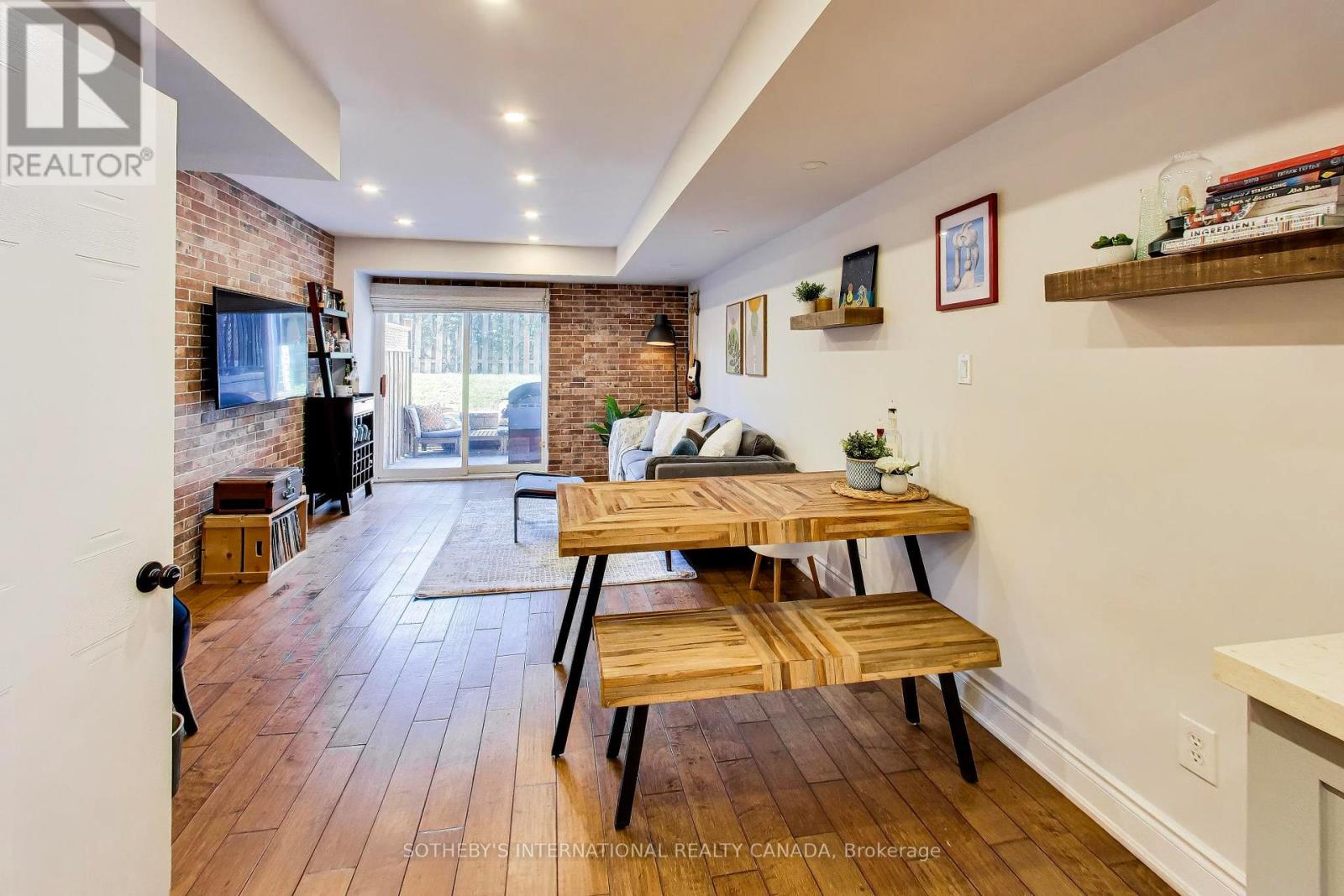 #103 262 ST HELENS AVENUE - 9