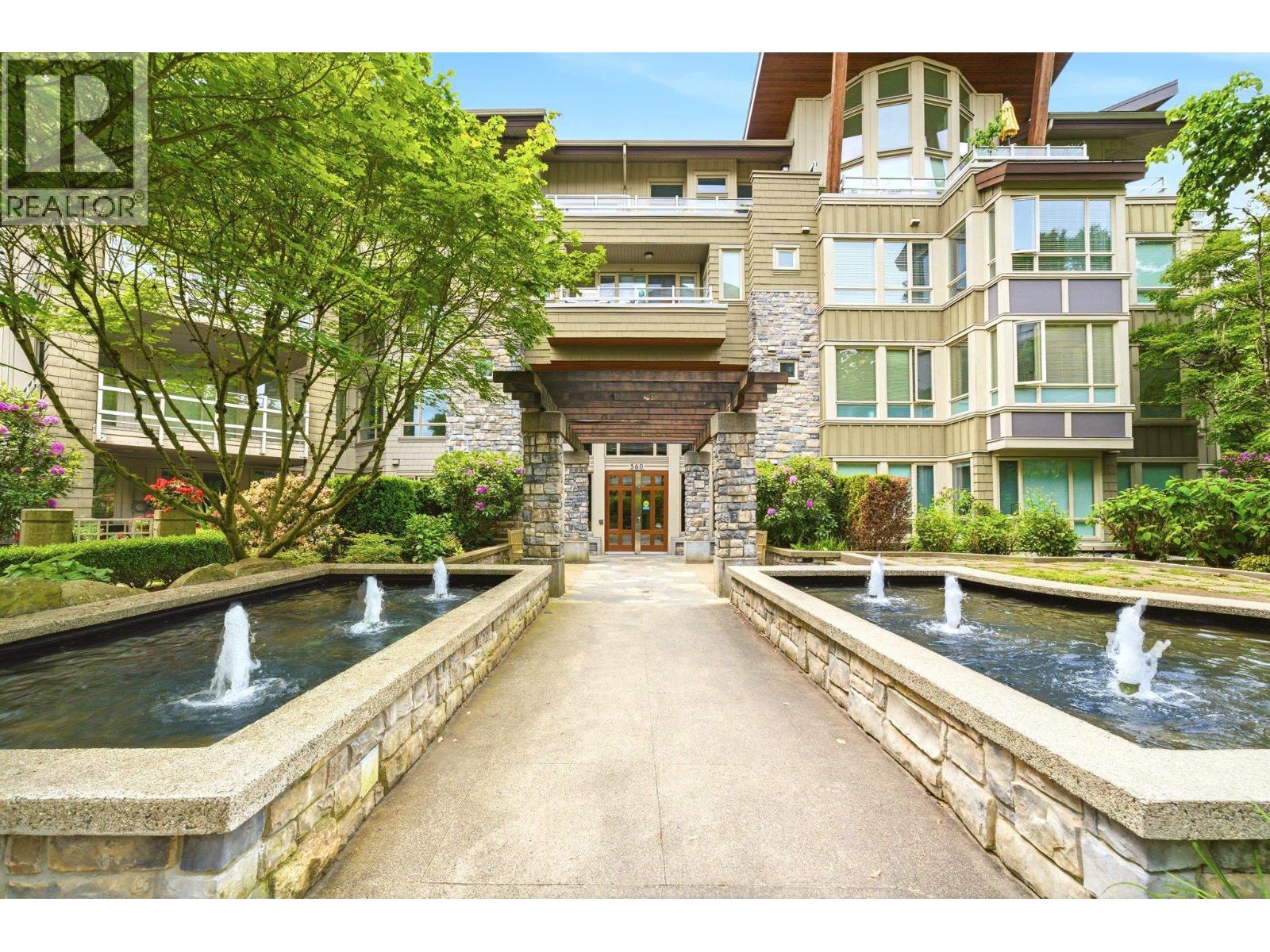 318 560 RAVEN WOODS Drive - main photo