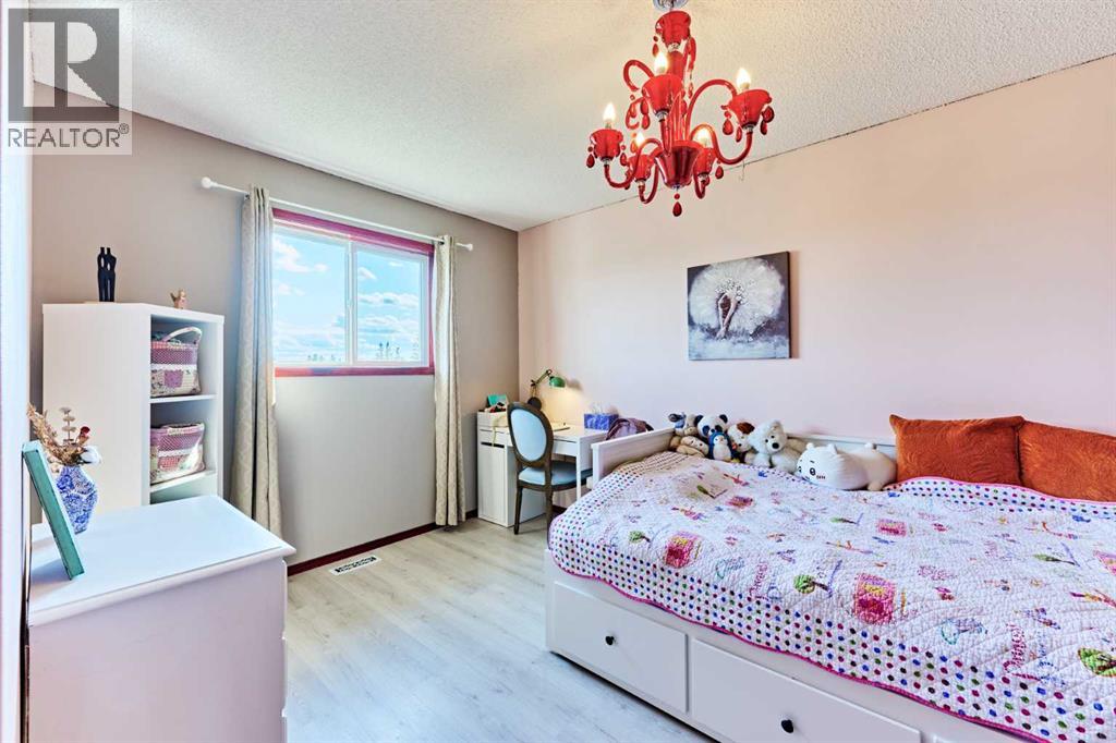132 Somercrest Close SW - 36