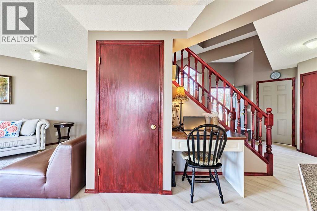 132 Somercrest Close SW - 26
