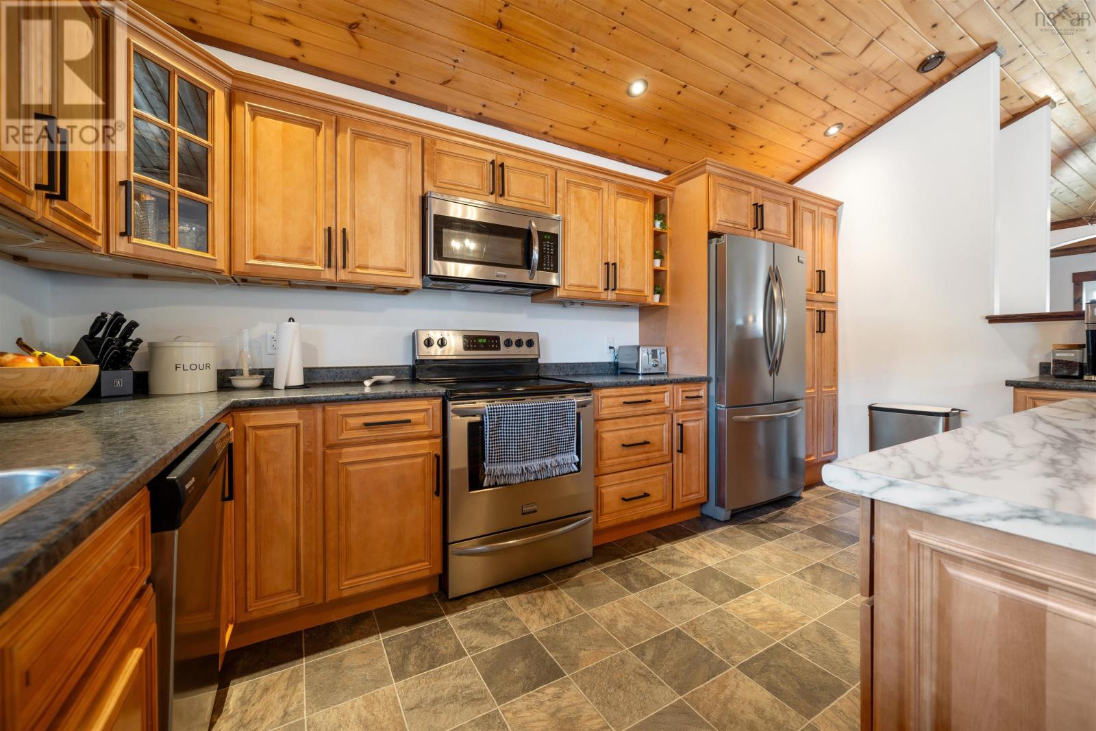 4288 Gairloch Road - 23