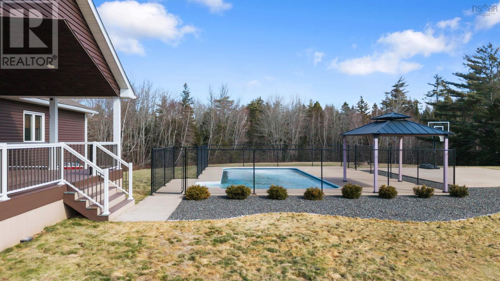 4288 Gairloch Road - 8