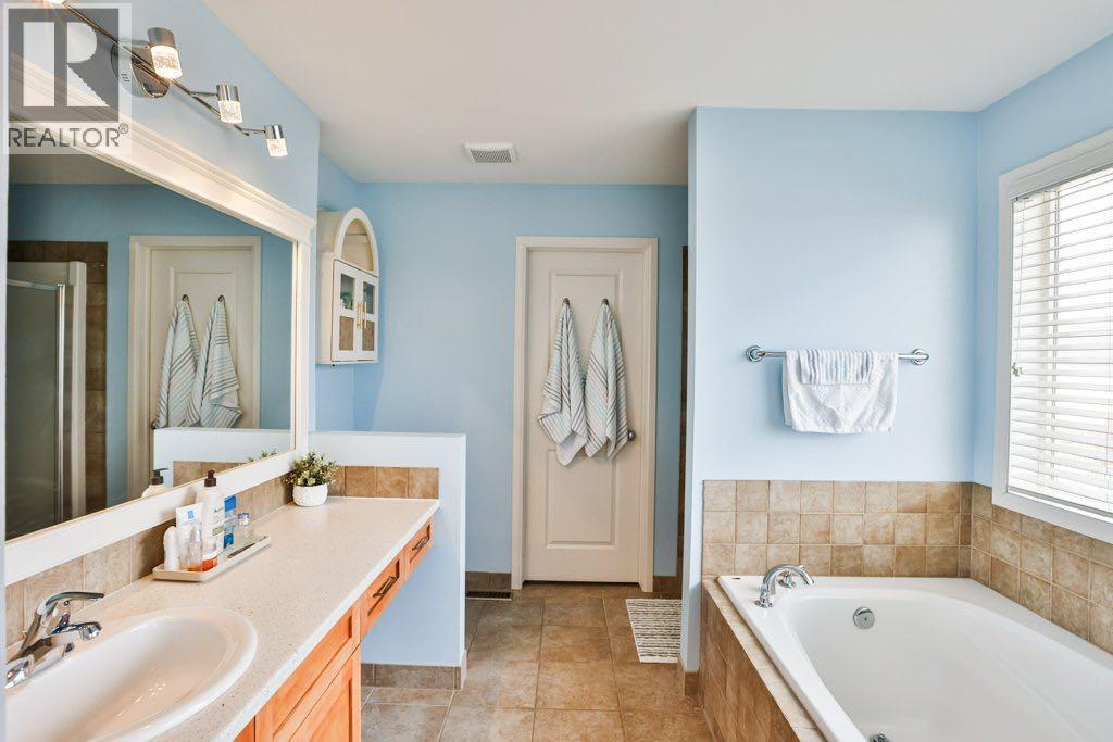 573 Squamish Lane W - 22