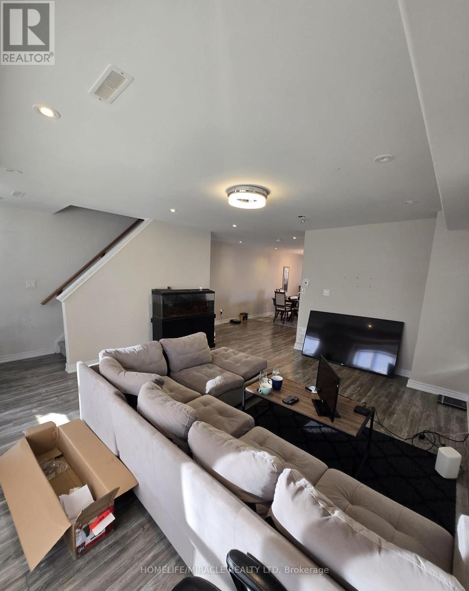 #27 1 LEGGOTT AVENUE - 14