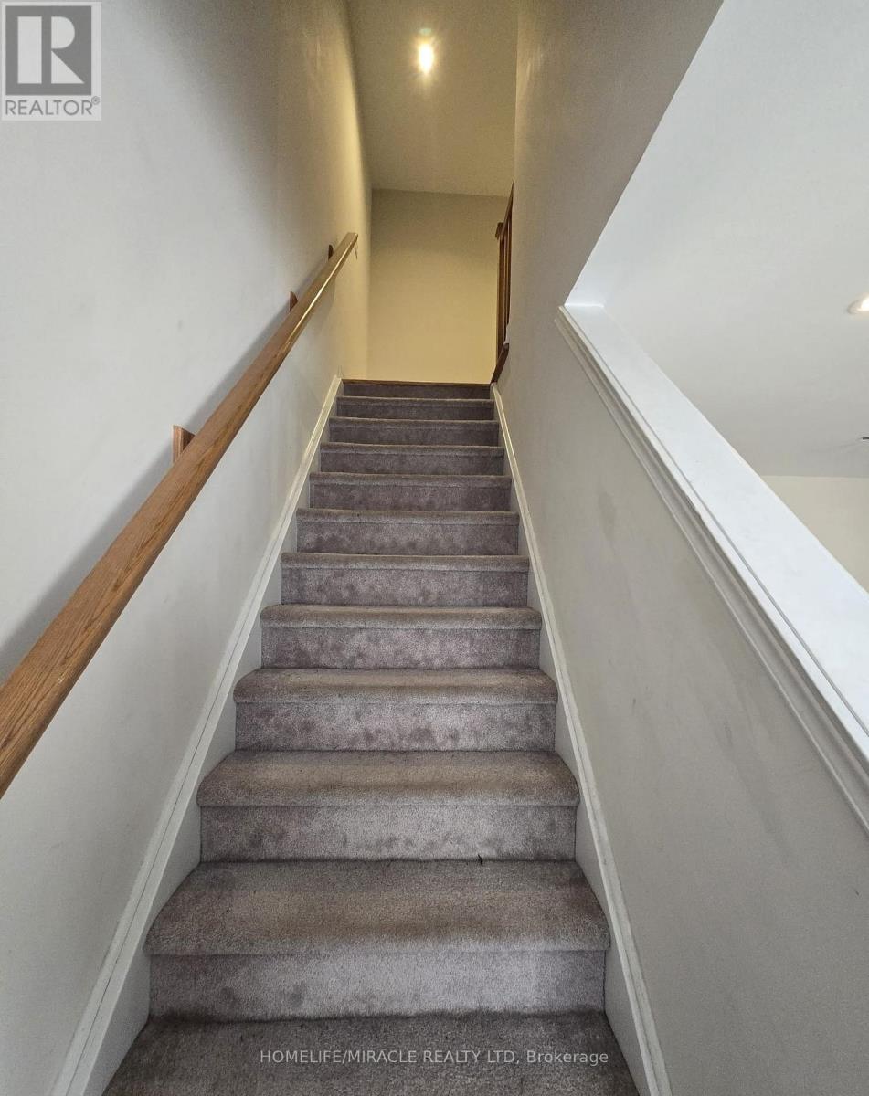 #27 1 LEGGOTT AVENUE - 16