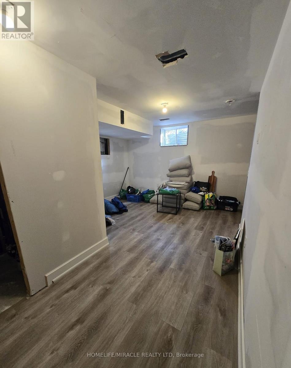 #27 1 LEGGOTT AVENUE - 27