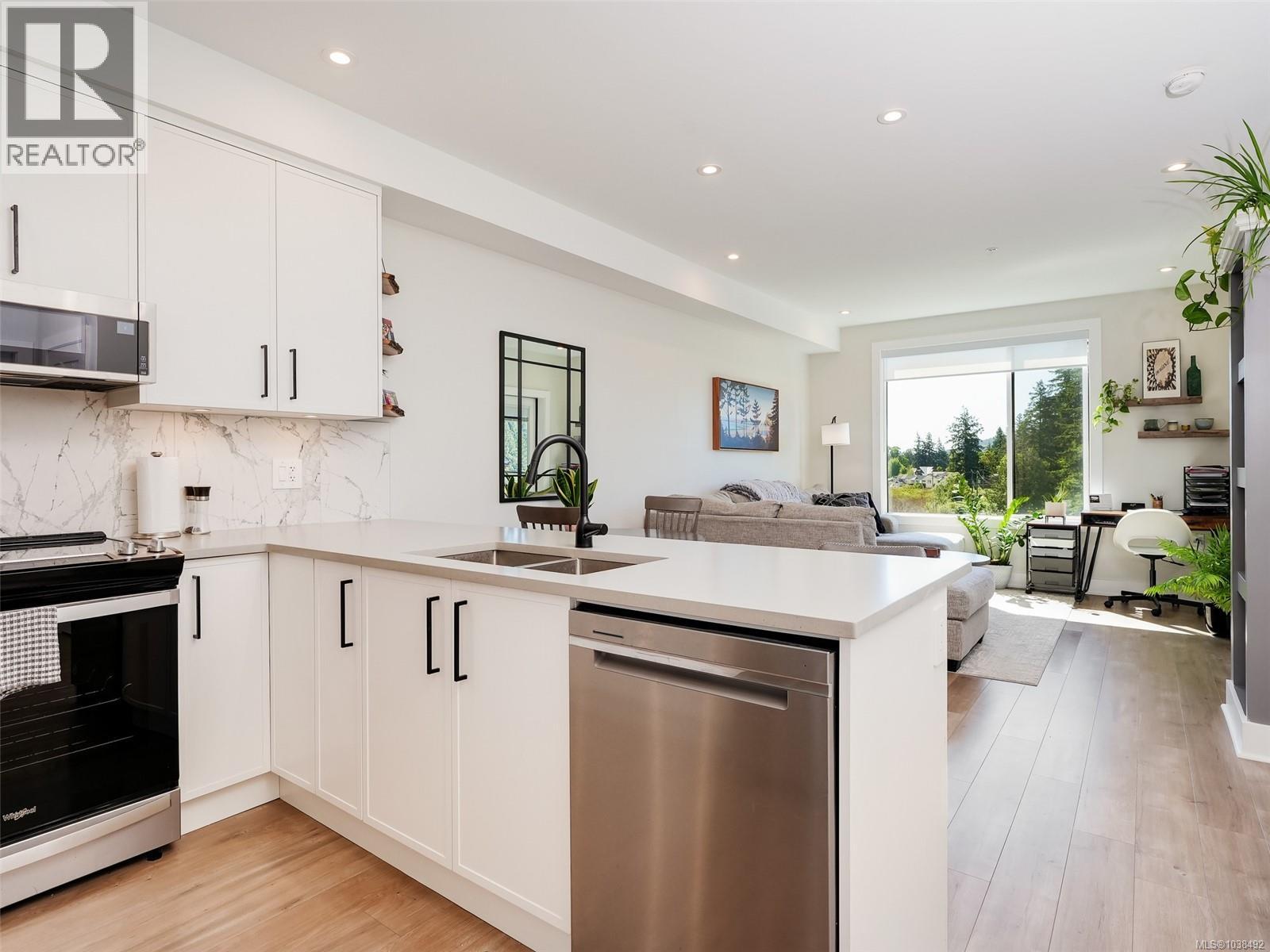 #403 1361 Goldstream Ave - 10