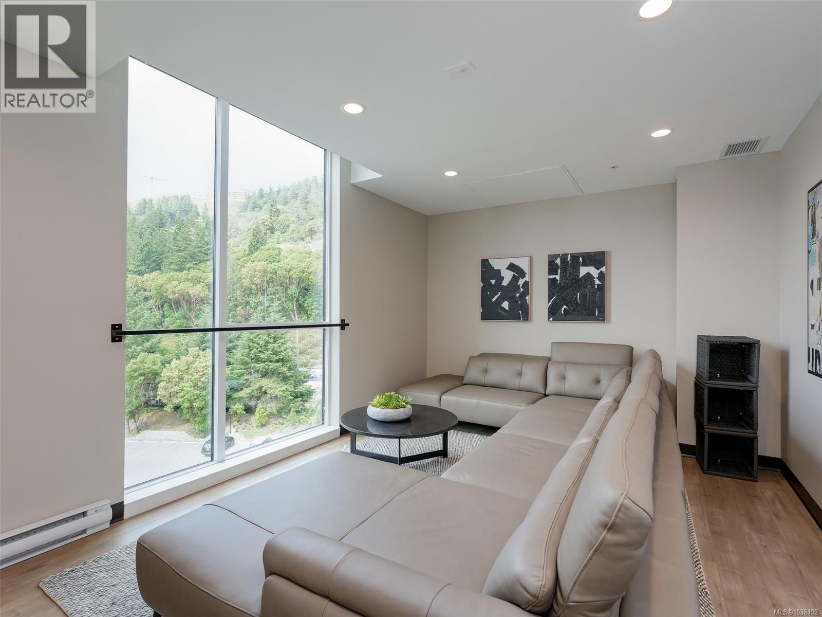 #403 1361 Goldstream Ave - 25