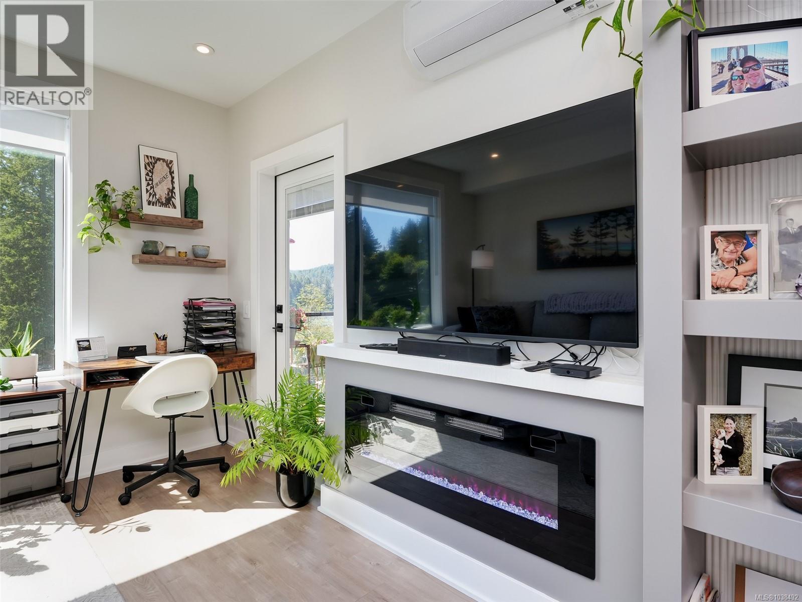 #403 1361 Goldstream Ave - 3