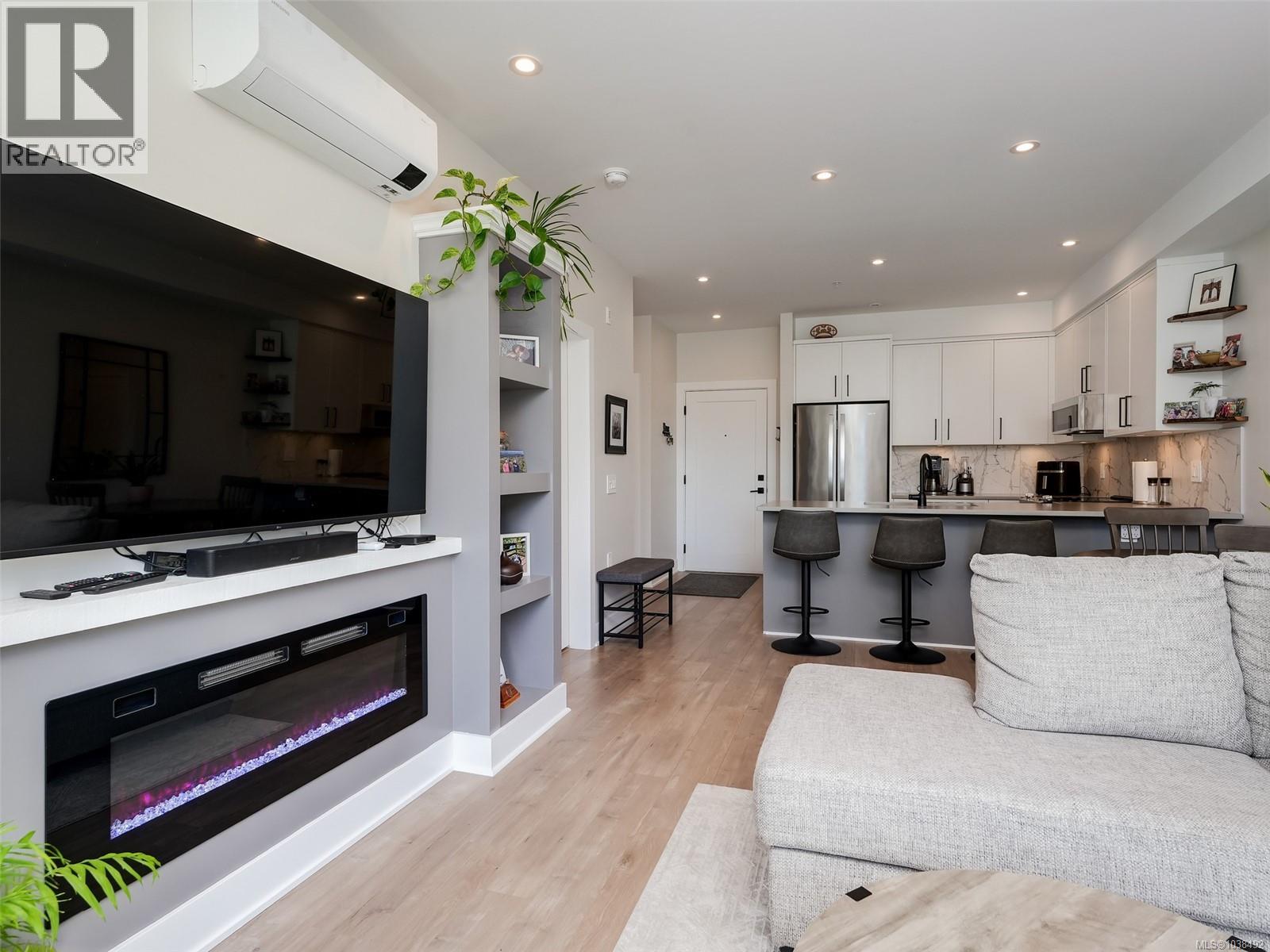 #403 1361 Goldstream Ave - 4