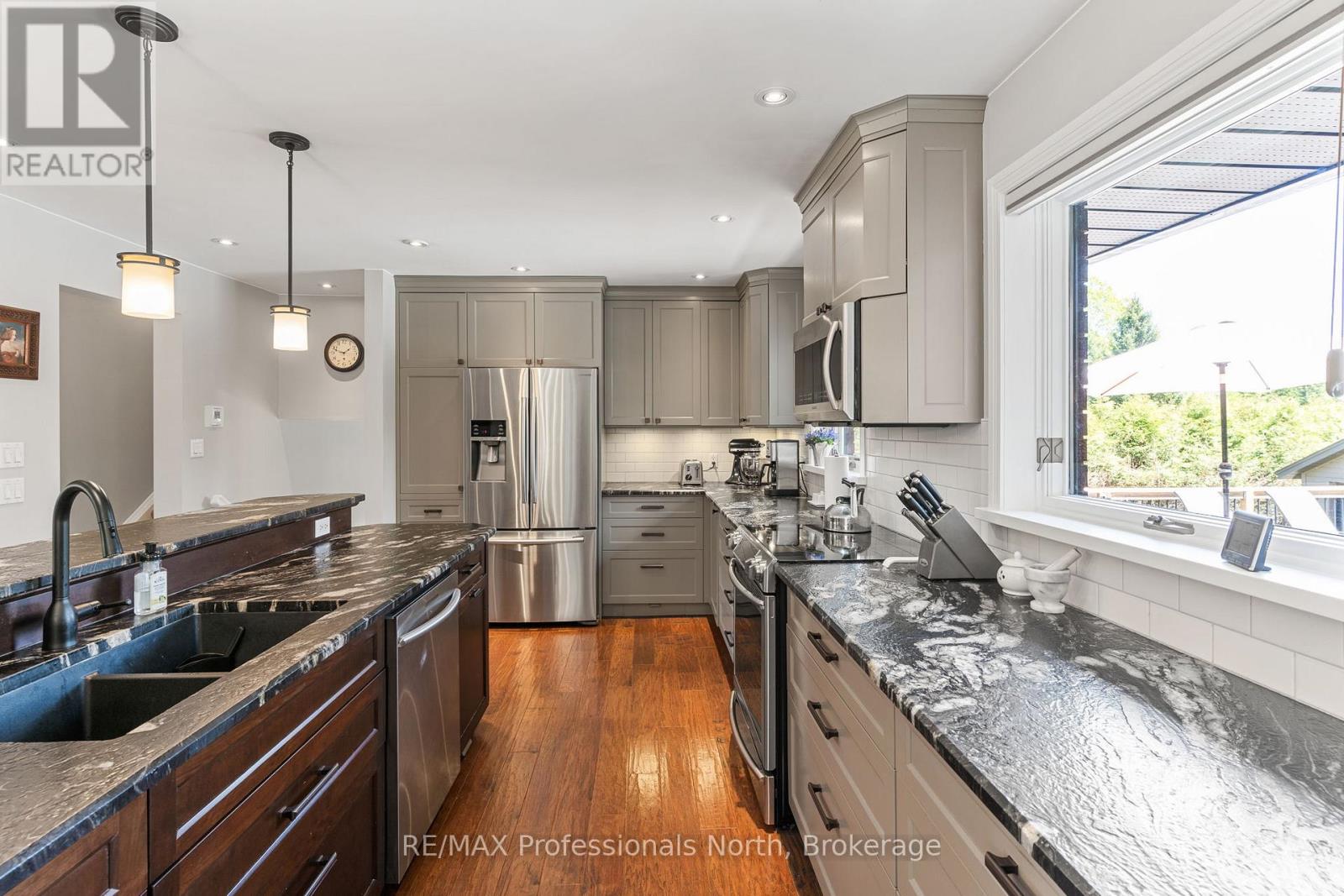 68 HALBIEM CRESCENT - 10