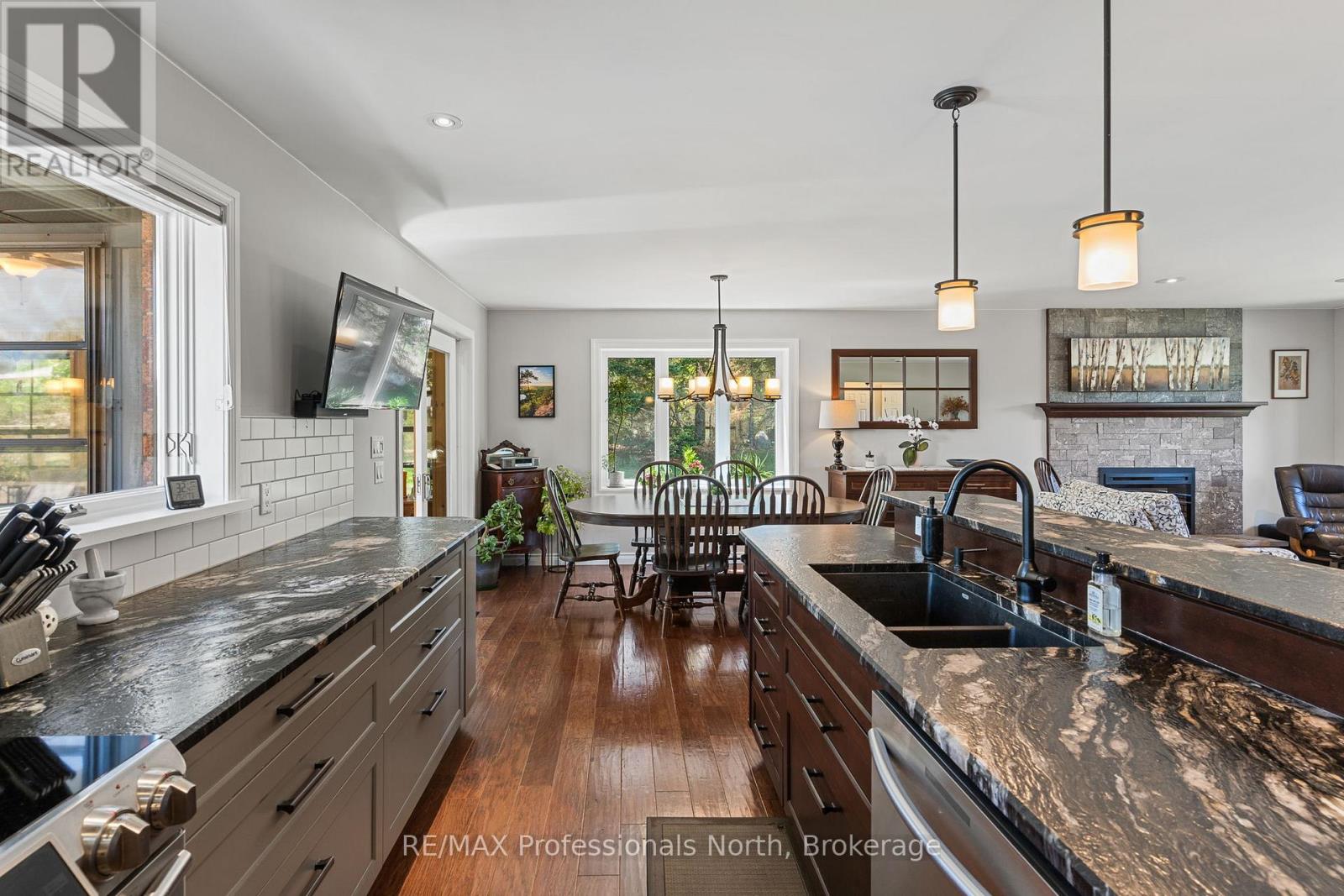 68 HALBIEM CRESCENT - 11