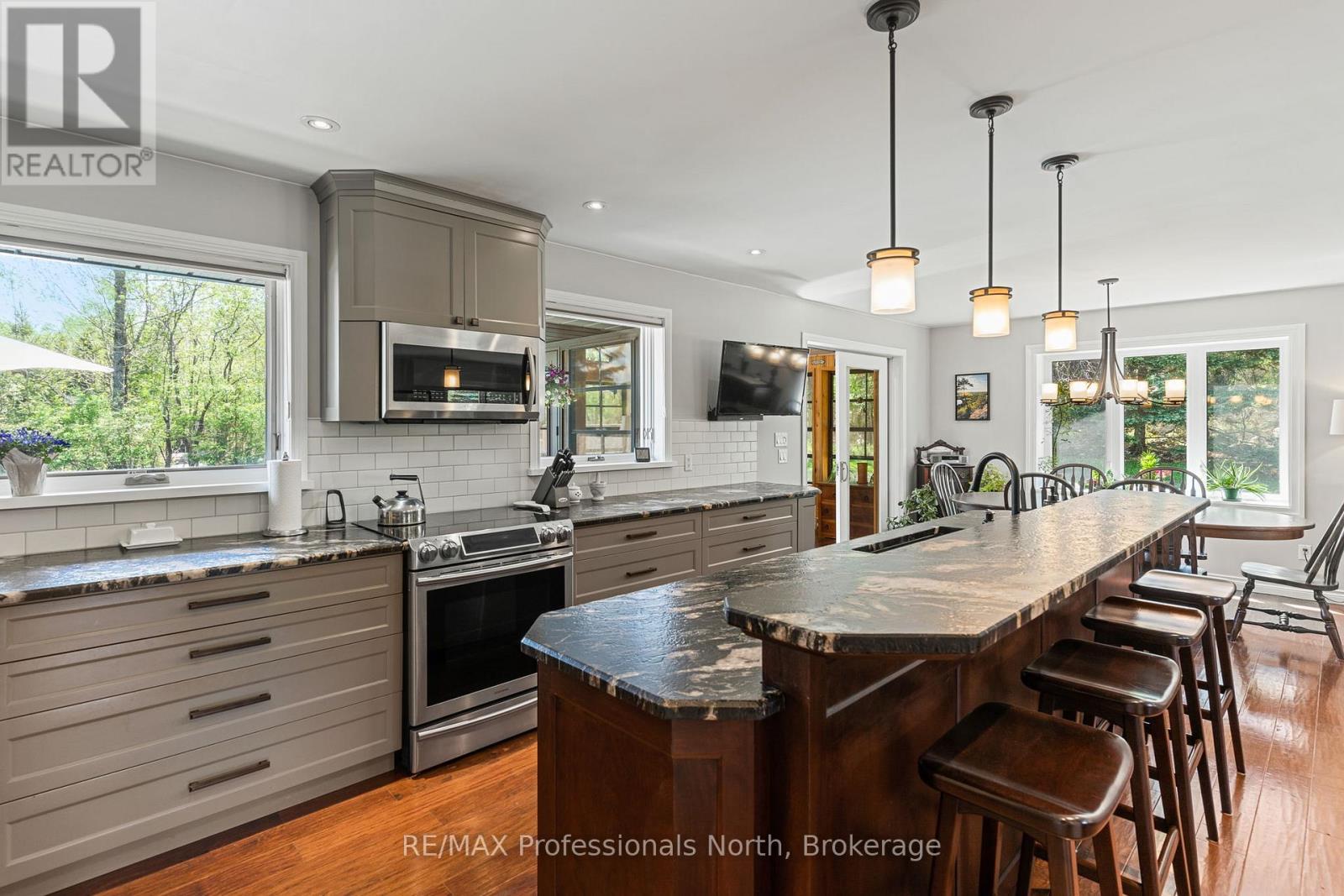68 HALBIEM CRESCENT - 12