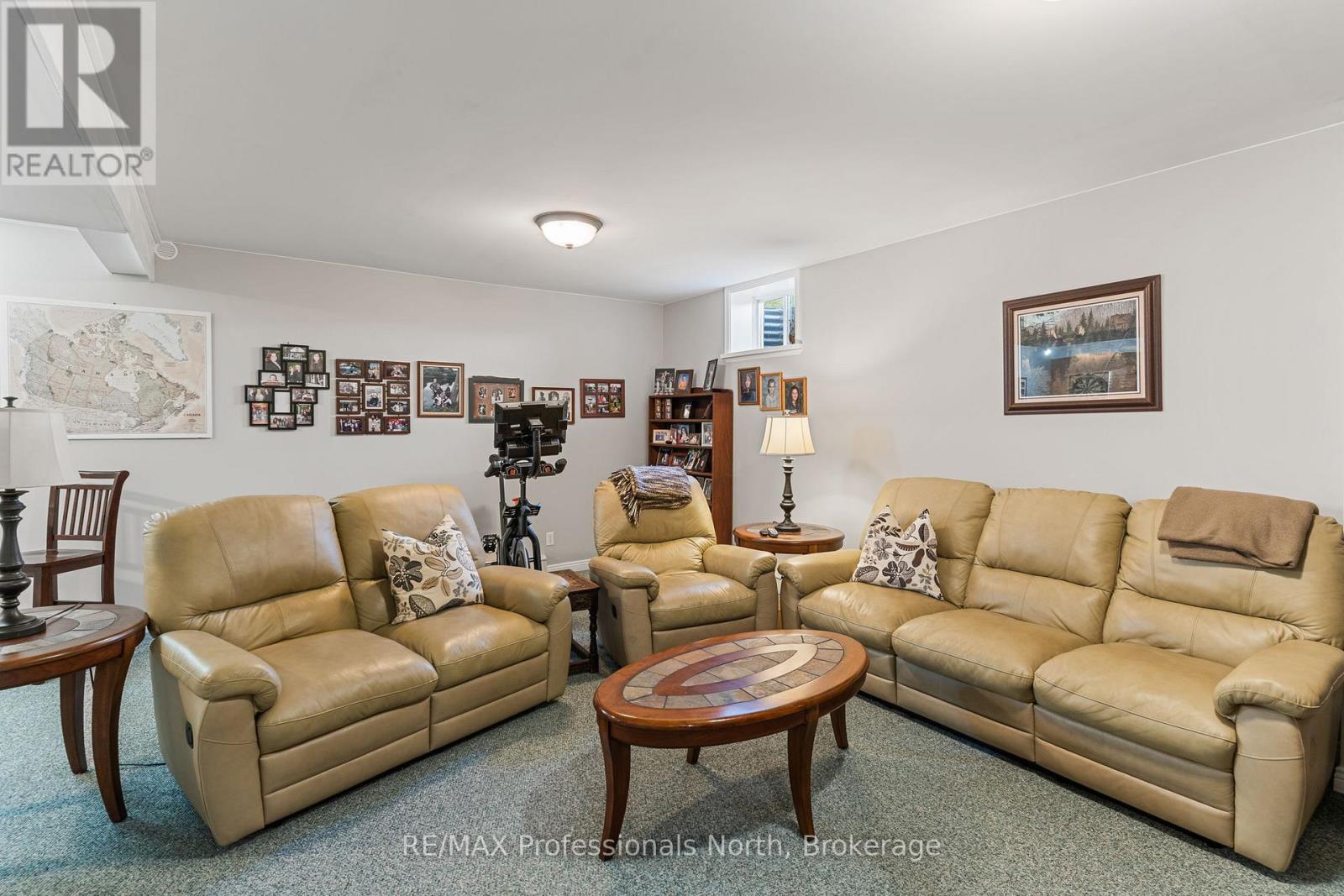 68 HALBIEM CRESCENT - 31