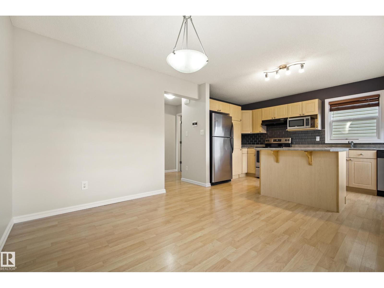2369 27 AV NW - 13