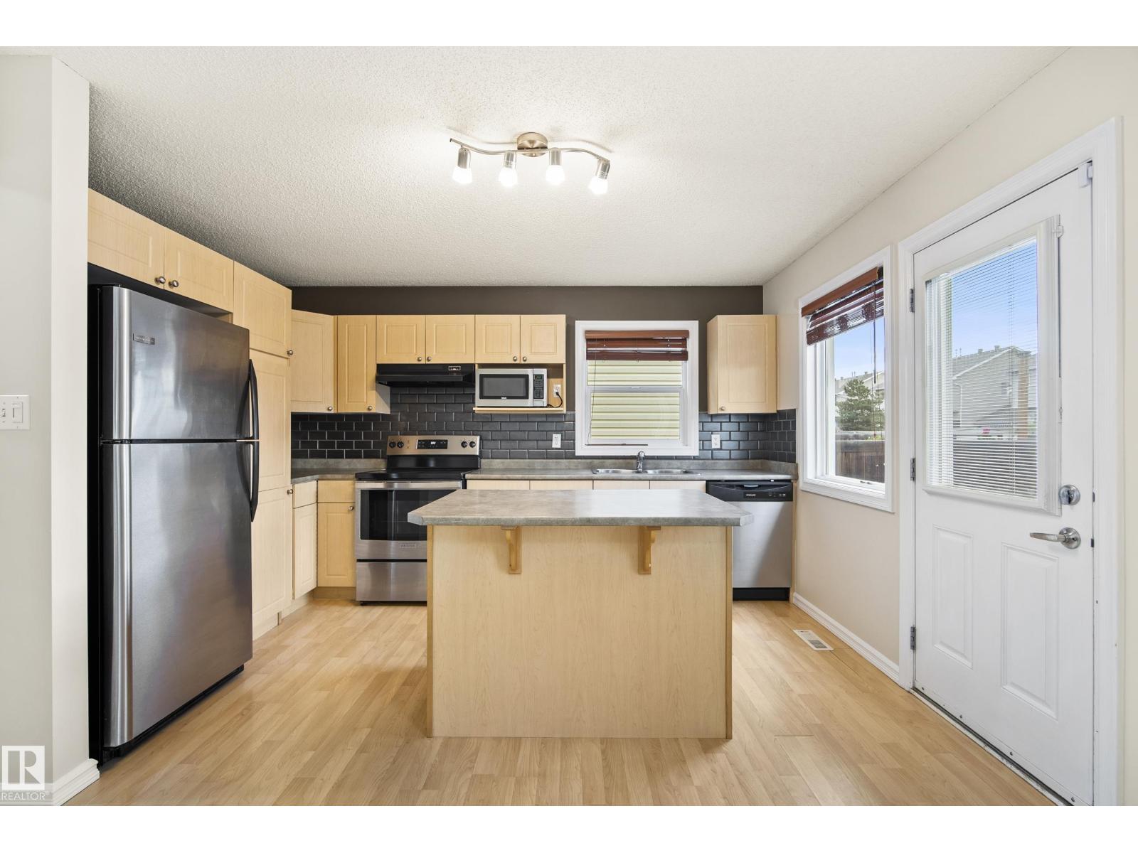 2369 27 AV NW - 7