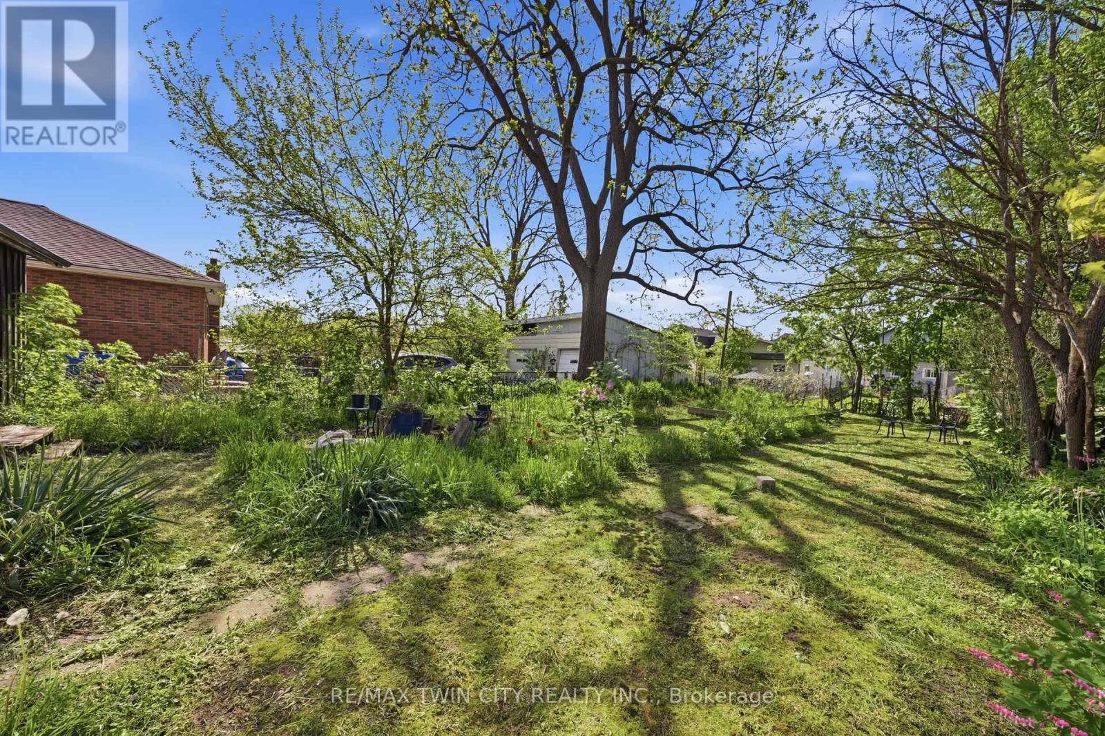 119 EAST AVENUE E
