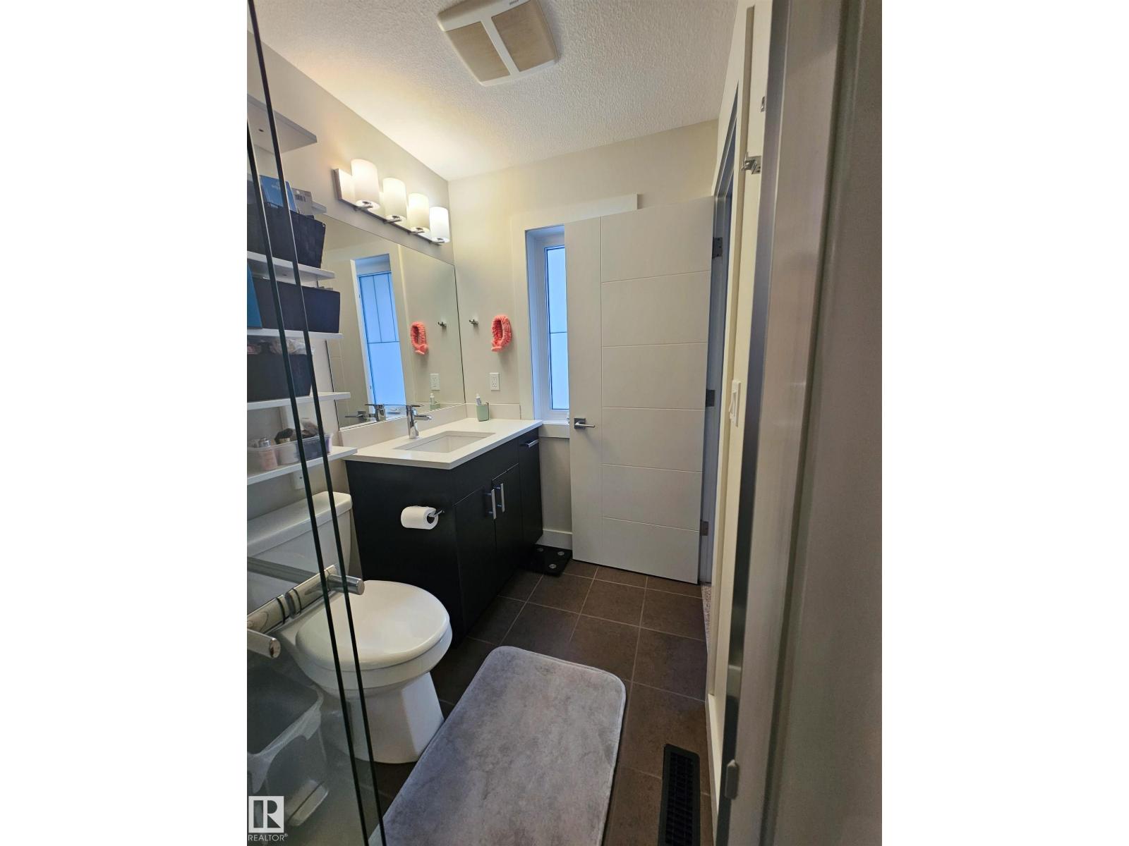 10433 70 AV NW - 23