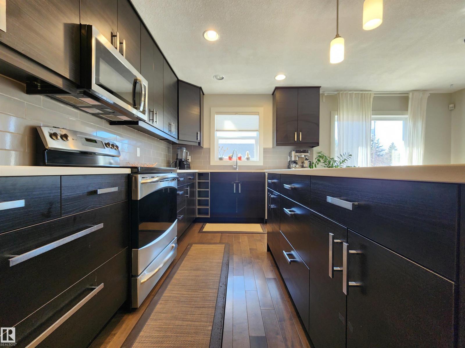 10433 70 AV NW - 13